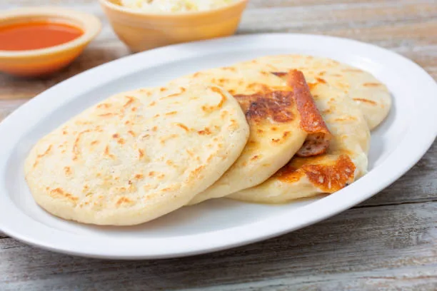Pupusas de maíz rellenas, elaboradas por AEC